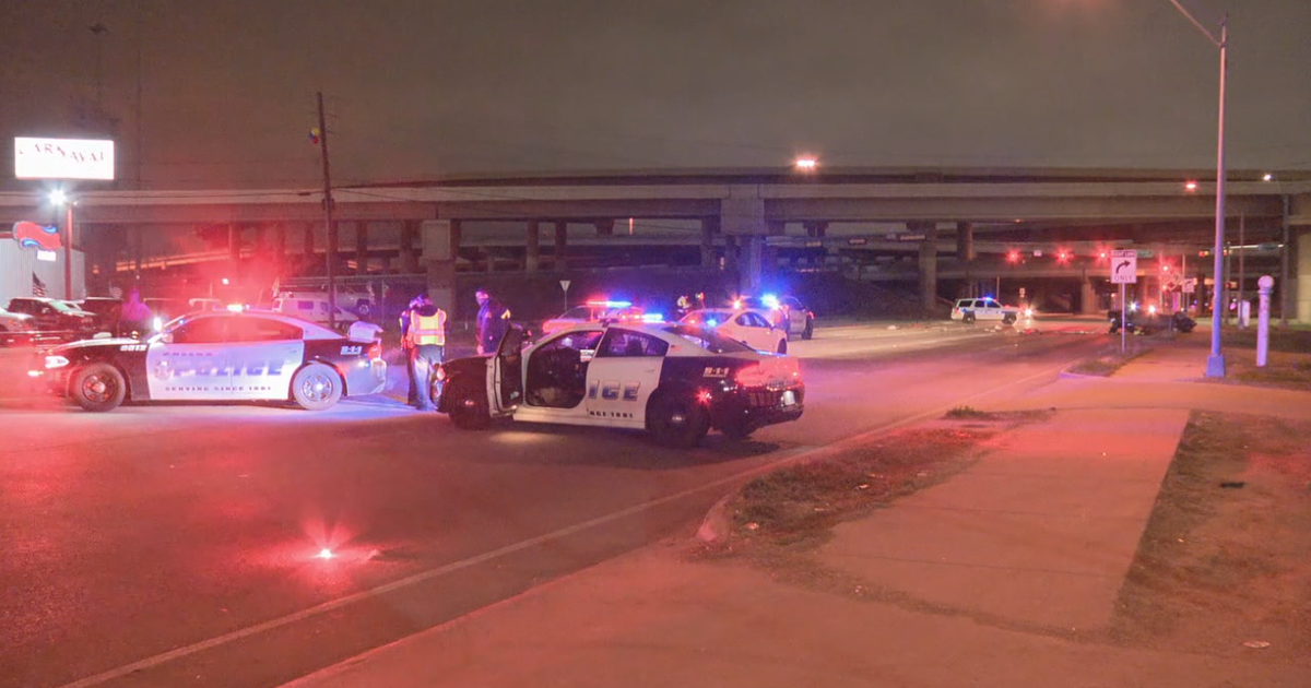 1 dead in rollover crash in Dallas | FOX 4 Dallas-Fort Worth