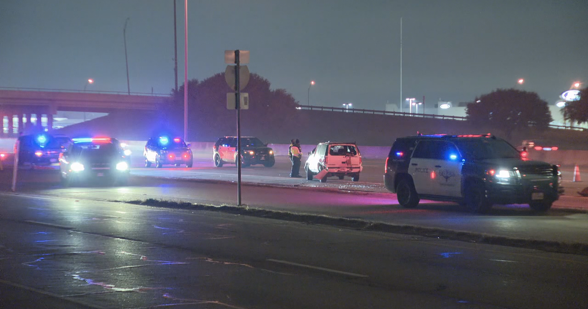 Driver dies in single-vehicle rollover crash in Fort Worth | FOX 4 ...