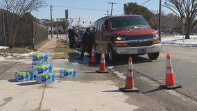 Drive-thru sites set up in Fort Worth to give out bottled water to those in need