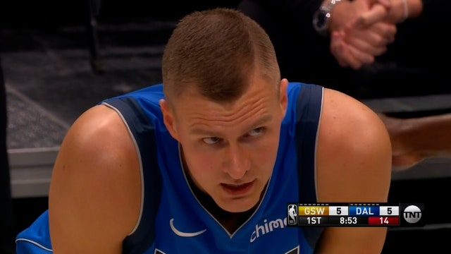 Oubre, undersized Warriors beat Mavericks 147-116