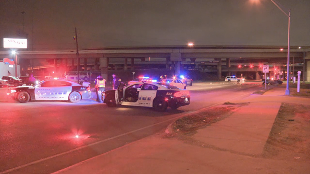 1 dead in rollover crash in Dallas