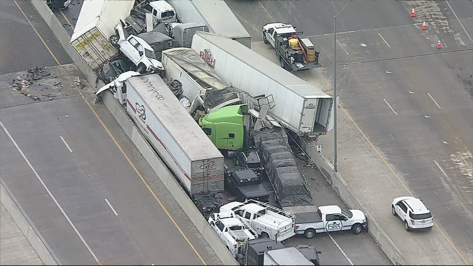 6 Dead Dozens Injured In I 35w Pileup In Fort Worth Involving 135 Vehicles