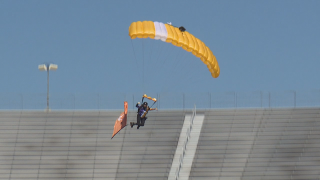 Skydiving team celebrates new women’s pro volleyball team in North Texas