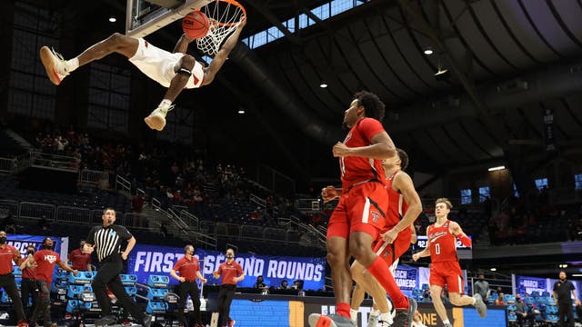 Smith, Arkansas hold off Texas Tech 68-66 in NCAA 2nd round