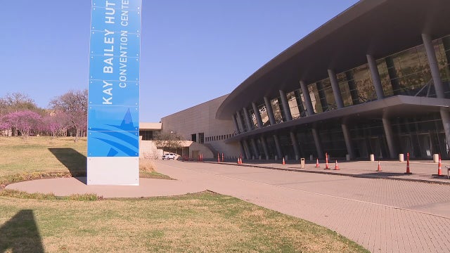 Migrant teen shelter at Kay Bailey Hutchison Convention Center closes