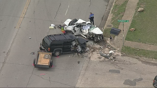 2 dead, 2 seriously injured in Fort Worth crash