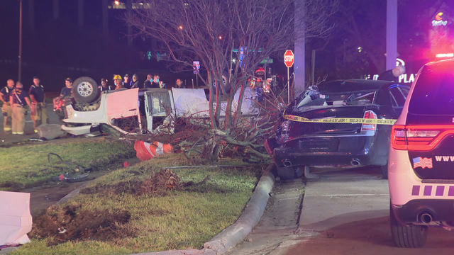 1 dead, 1 in critical condition after rollover crash when vehicle exited I-35 in Dallas