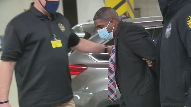 Dallas officer facing capital murder charges was under suspicion two years earlier, documents say - Vimarsana News