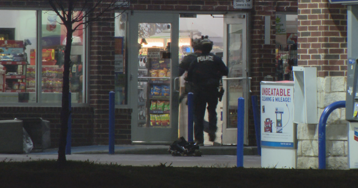 SWAT team rescues hostage in Dallas convenience store attack | FOX 4 ...