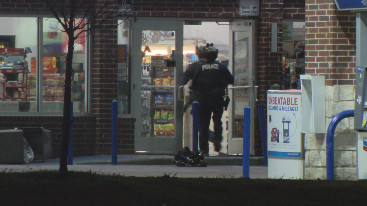 SWAT team rescues hostage in Dallas convenience store attack | FOX 4 ...