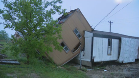 3 hurt, several mobile homes damaged by straight-line winds near Azle