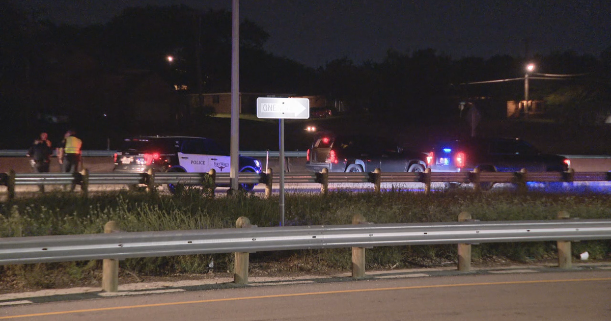19-year-old killed in rollover crash on I-30 in Fort Worth | FOX 4 ...
