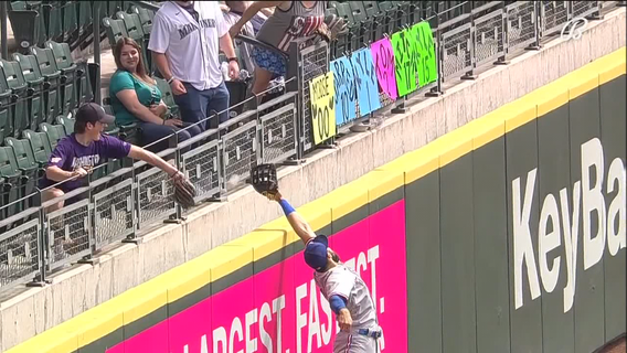 Kikuchi, Mariners hand Rangers 12th straight road loss, 4-2