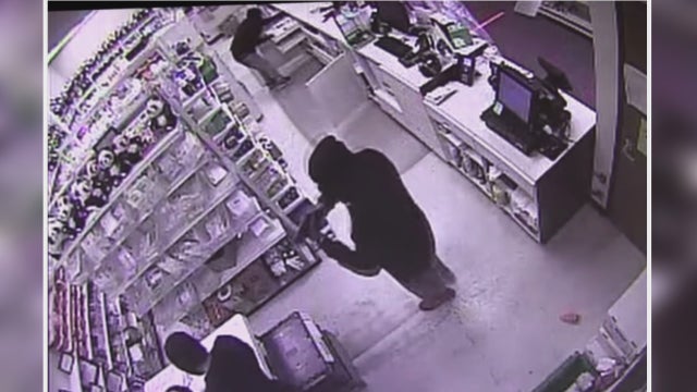 Video shows thieves tying up Fort Worth pharmacy employees during robbery