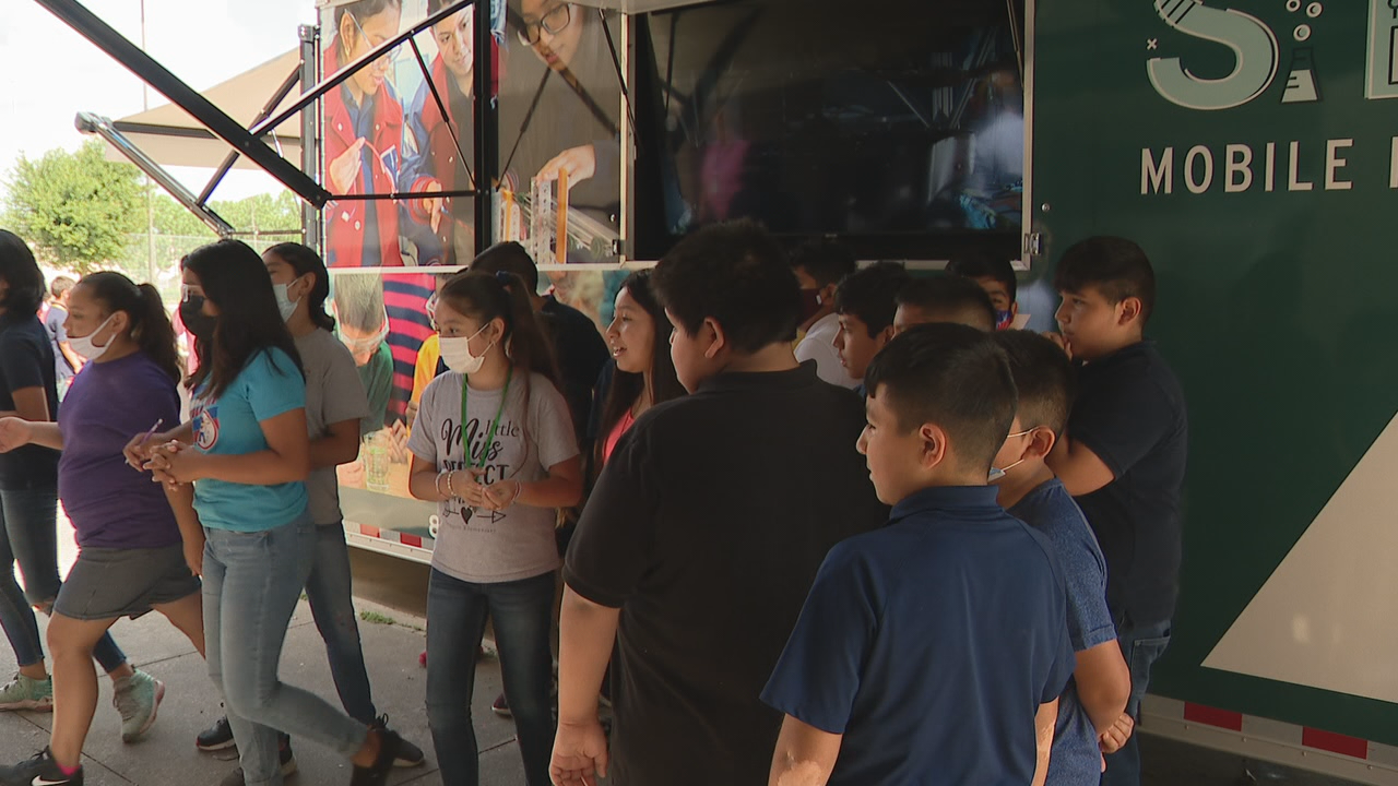 Fort Worth ISD hopes summer school helps students get back on track after virtual learning - Vimarsana News
