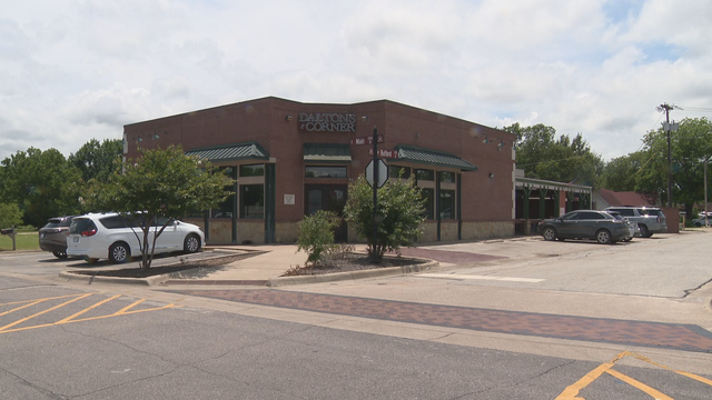 Burleson police investigating early morning fatal stabbing outside restaurant