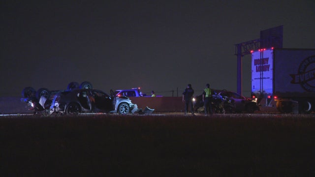 1 killed in multi-vehicle crash on I-35 in Fort Worth