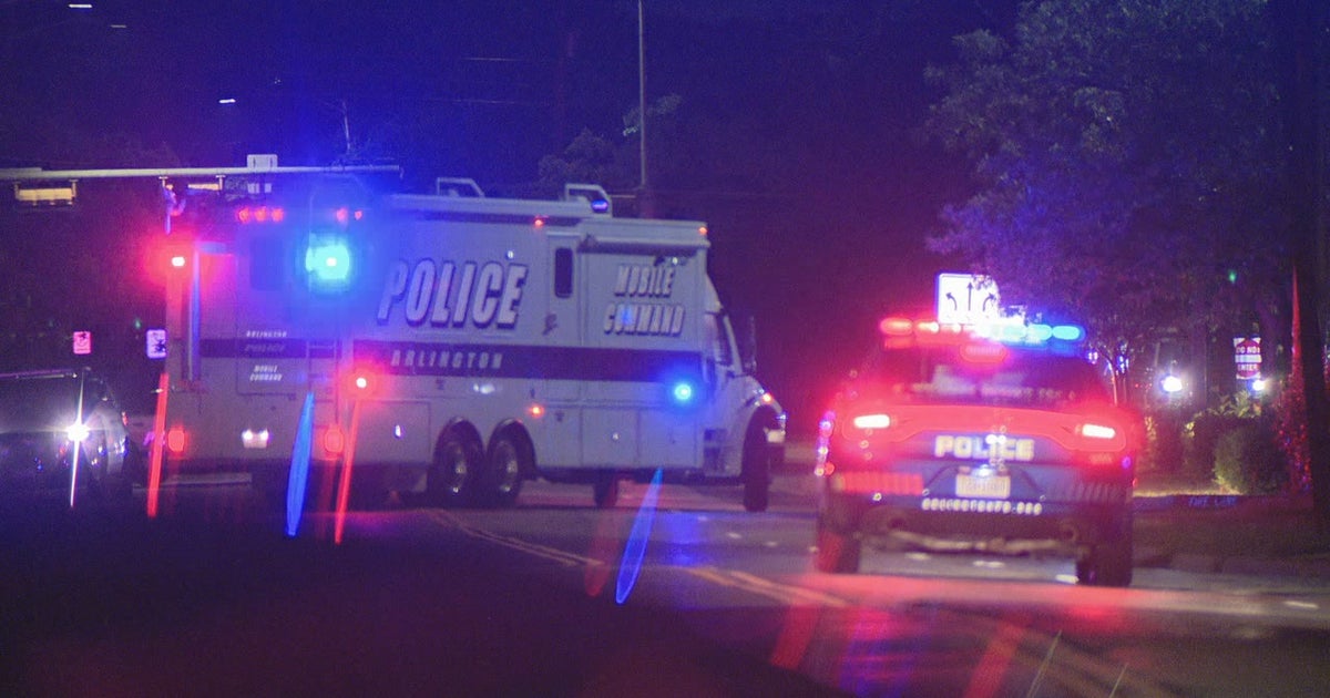 Barricaded man arrested after lengthy standoff in Arlington | FOX 4 ...