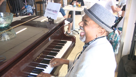 Musician receives largest tip ever thanks to the generosity of strangers