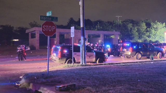 Police investigating after 8 people injured in overnight shooting near Fort Worth car wash