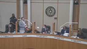 Dallas Co. Commissioner JJ Koch escorted from meeting after refusing to wear mask