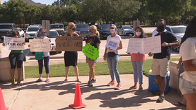 Demonstrations over masks held ahead of Carroll ISD Monday meeting