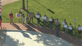 Parents across North Texas school districts protest in support of virtual learning options