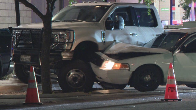 1 dead, 1 injured in shooting while driving near downtown Fort Worth