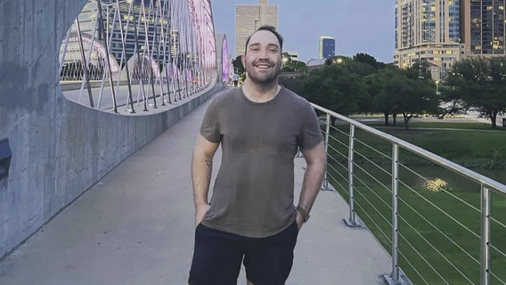 Person of interest cleared, police still searching for gunman who killed man in Oak Lawn