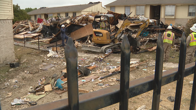 3 firefighters still hospitalized a day after Dallas apartment explosion