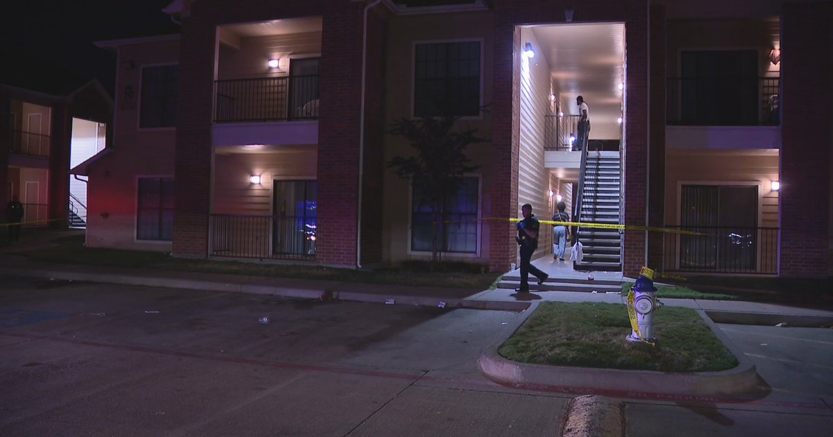 3 people injured in shooting outside Dallas apartment building | FOX 4 ...
