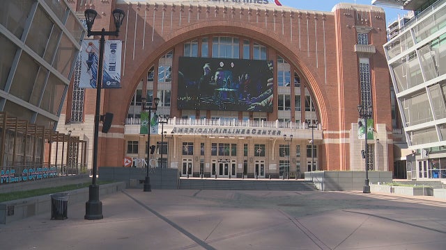Dallas Mavericks open AAC to full capacity for season opener