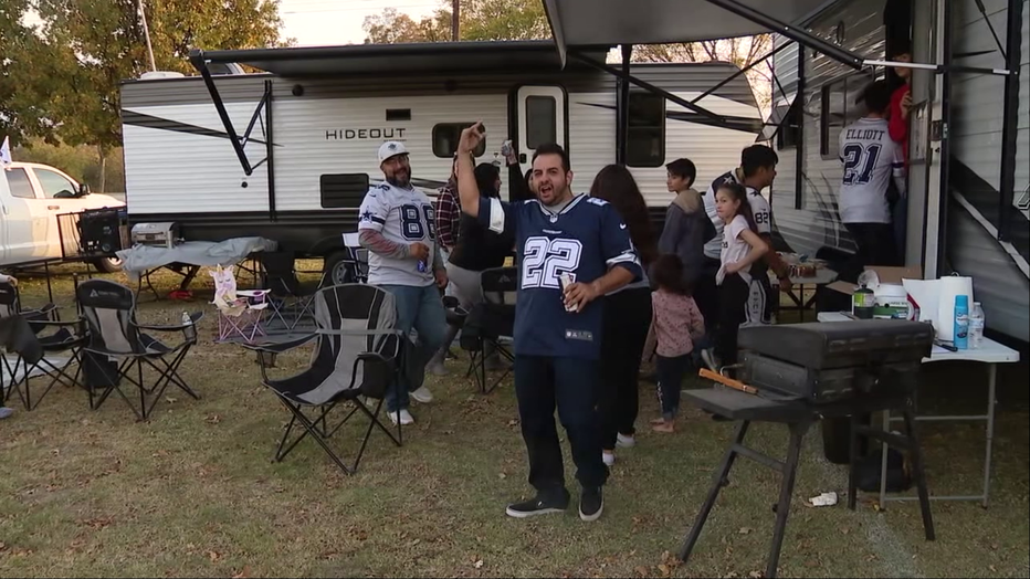 Texans, Cowboys fans party together at NRG Stadium tailgate