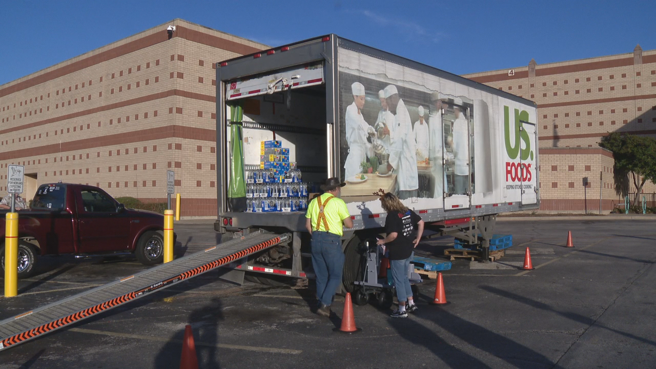 Feed-A-Hero feeds thousands of first responders on Christmas - Vimarsana News