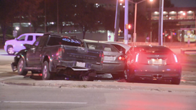 Driver critically injured in Dallas crash with fleeing armed carjacking suspects