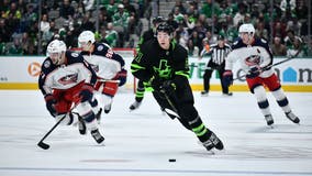 Robertson scores twice, streaking Stars top Blue Jackets 3-2