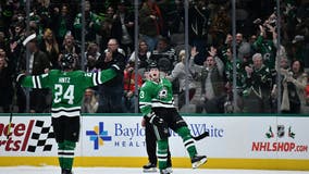 Klingberg scores in OT to lift Stars past Blackhawks, 4-3