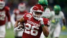 Brooks' 3 TDs push Oklahoma past Oregon 47-32 in Alamo Bowl