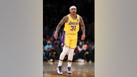 Dallas Mavericks sign Isaiah Thomas to 10-day contract