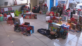 Families impacted by Dallas apartment explosion get Christmas surprise