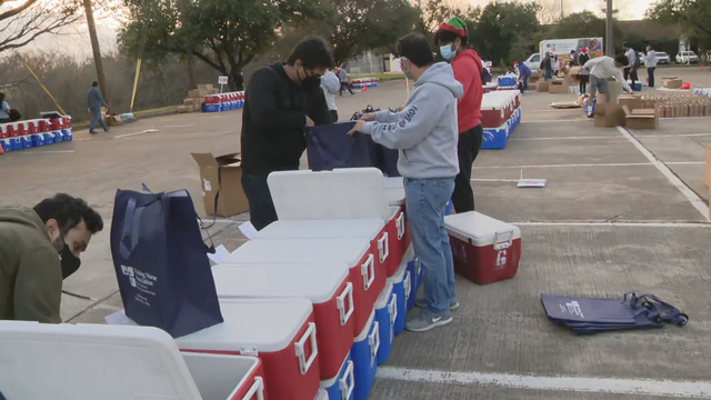 Volunteers prepare Christmas Meals on Wheels for seniors