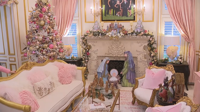 Dallas woman who loves Christmas decorating helps raise money for Make-A-Wish