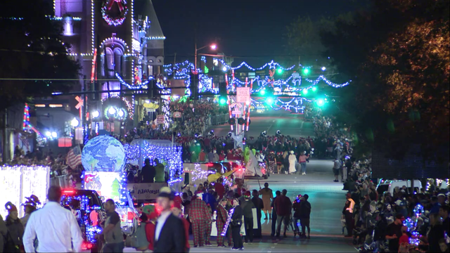 Grapevine holds its traditional Parade of Lights without restrictions