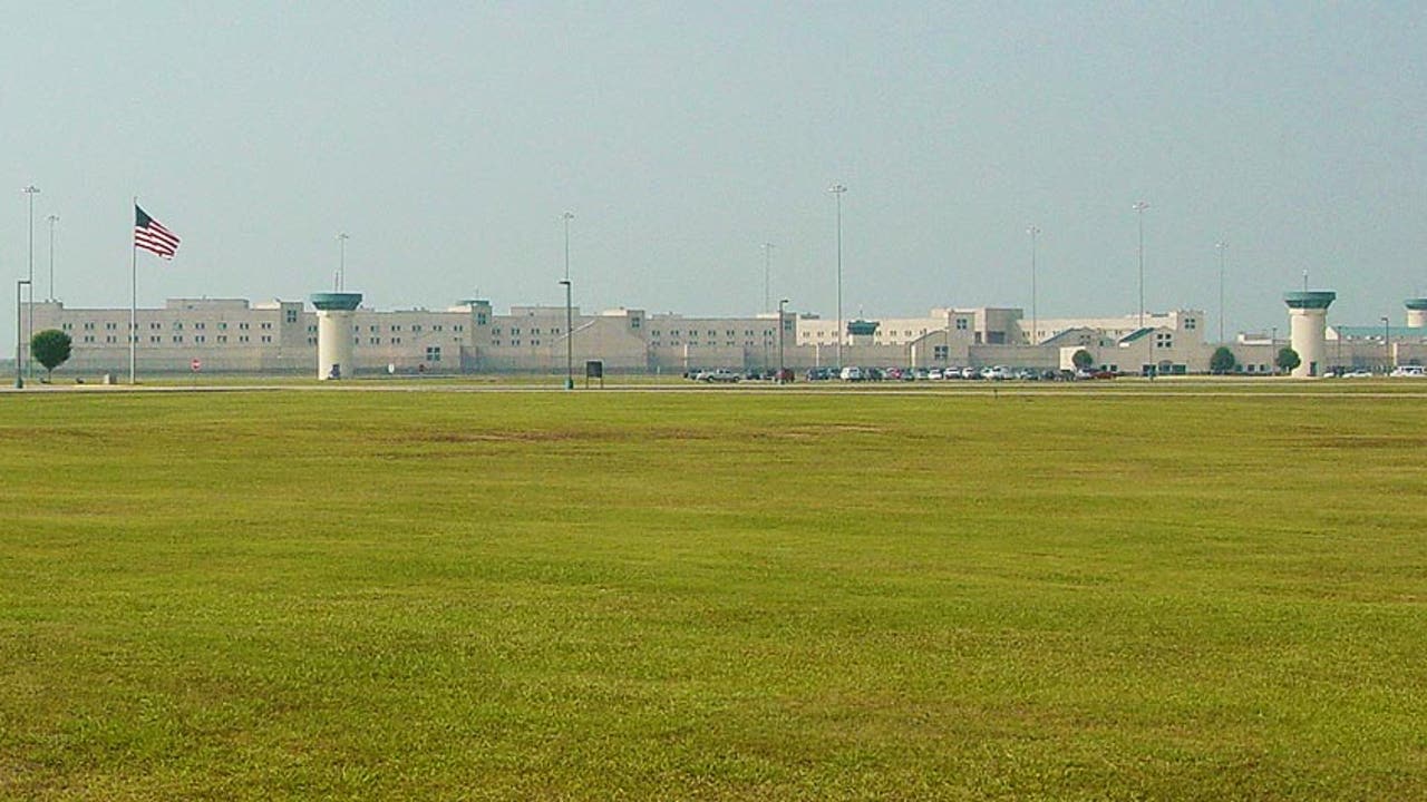 Two Texas inmates killed at Beaumont federal prison in fight