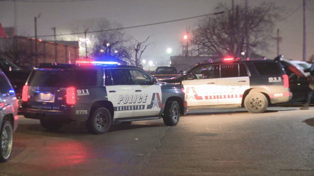 1 dead, 1 injured in shooting outside Arlington bar