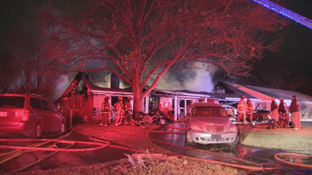 2 homes catch fire in Fort Worth neighborhood