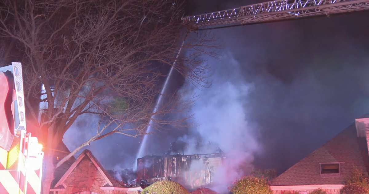 Firefighters spend hours battling early morning house fire in Dallas ...