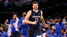 Doncic scores 28 in 1st, 51 total, Mavs top Clippers 112-105