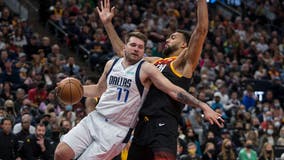 Mitchell hits 7 3s, scores 33 points in Jazz's win over Mavs