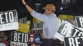 Beto O’Rourke criticizes Greg Abbott over power grid while campaigning in North Texas